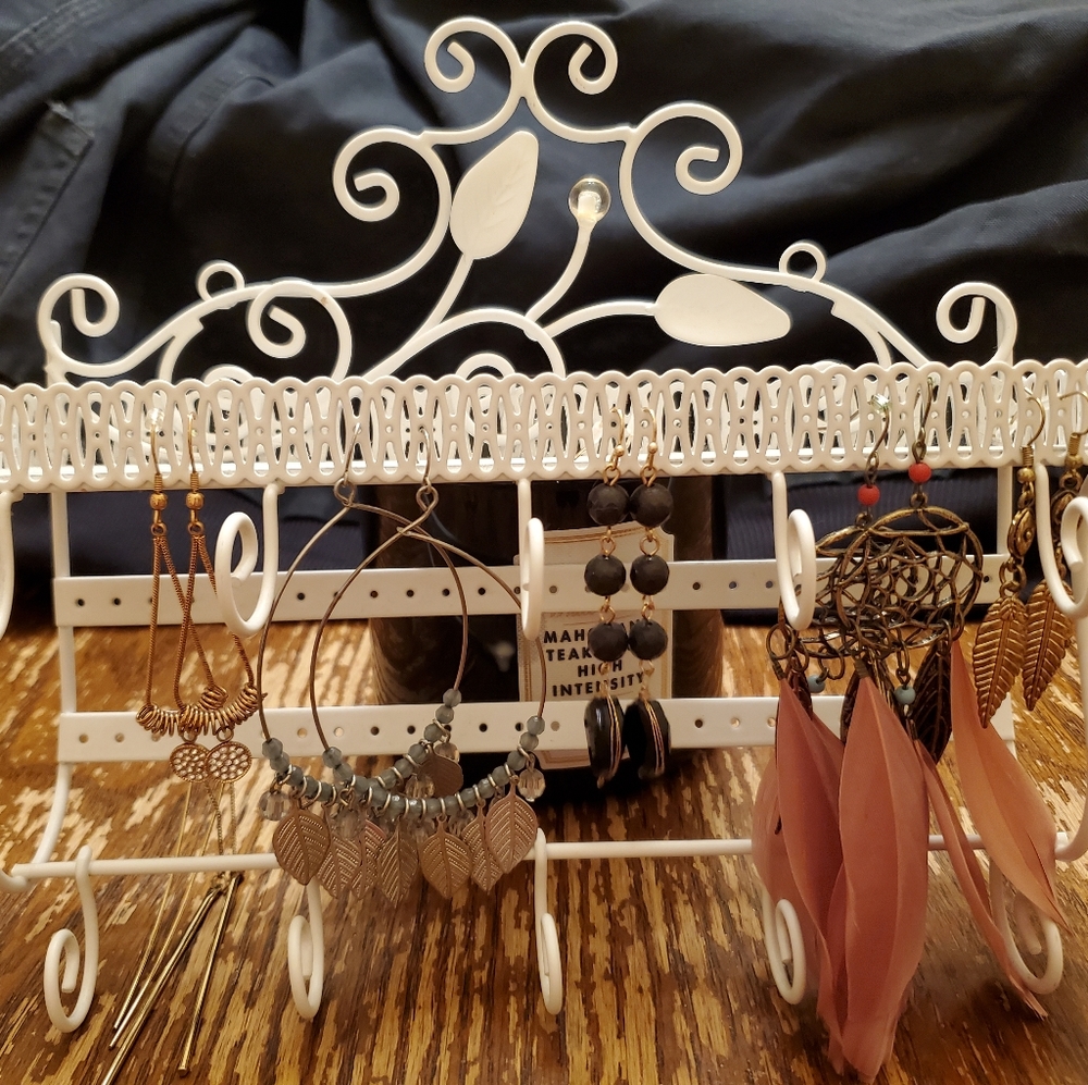 Jewelry - Earrings/Necklaces/Bracelets